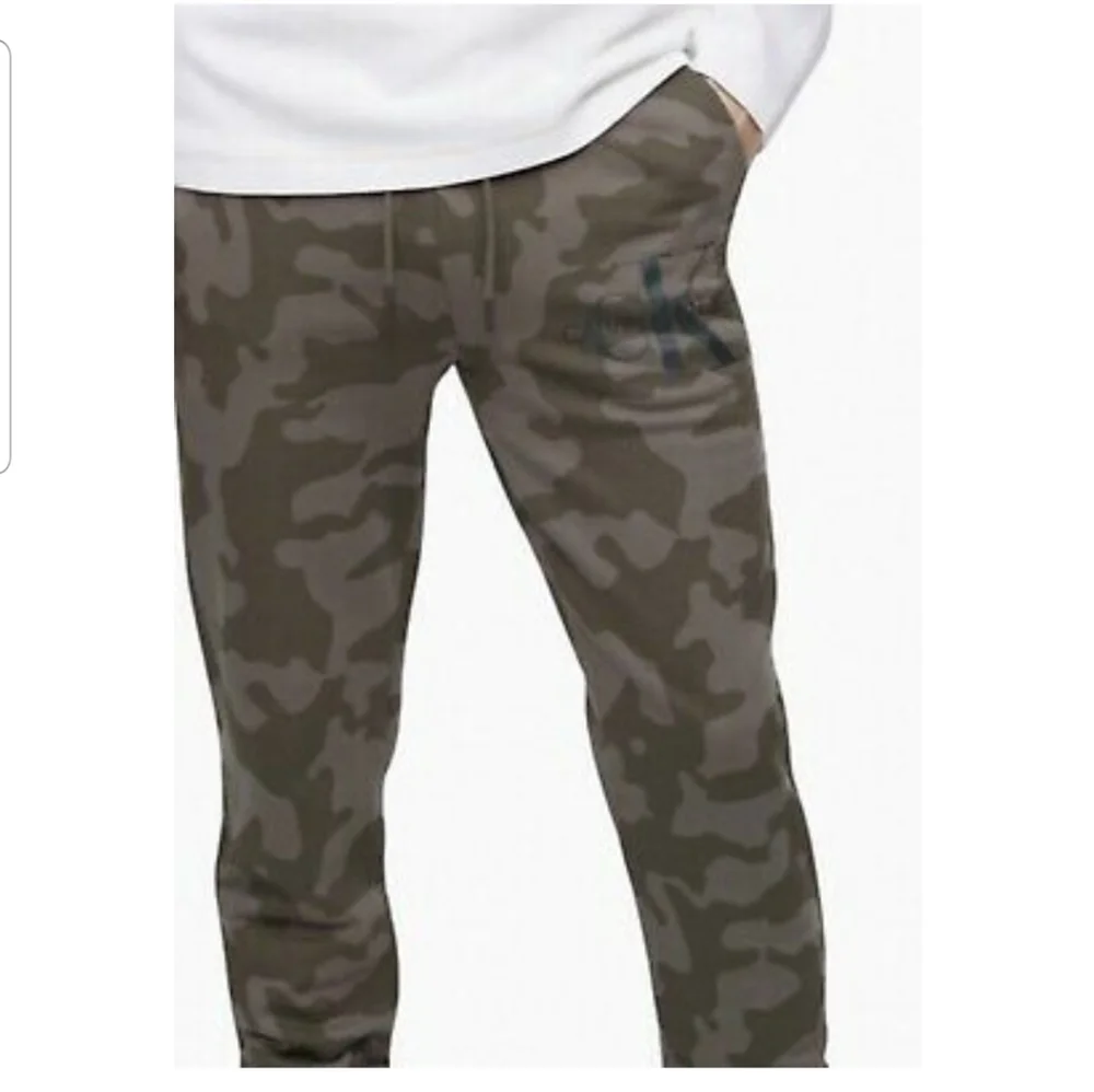 Calvin Klein Joggers XL - Picture 3 of 12